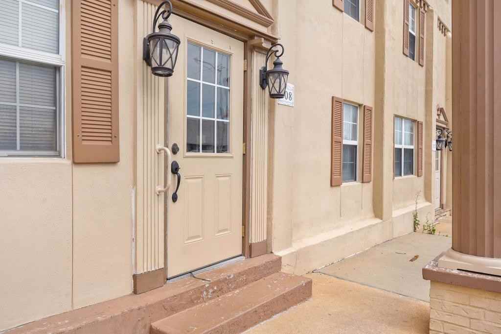 108 N Market St - Photo 4 of 18