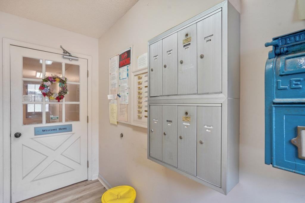 108 N Market St - Photo 5 of 18