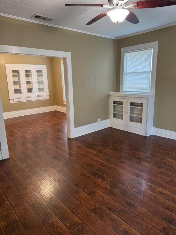 313 E Lloyd St - Photo 6 of 11