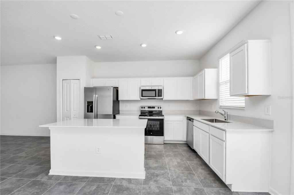 401 Bogey Dr - Photo 2 of 12