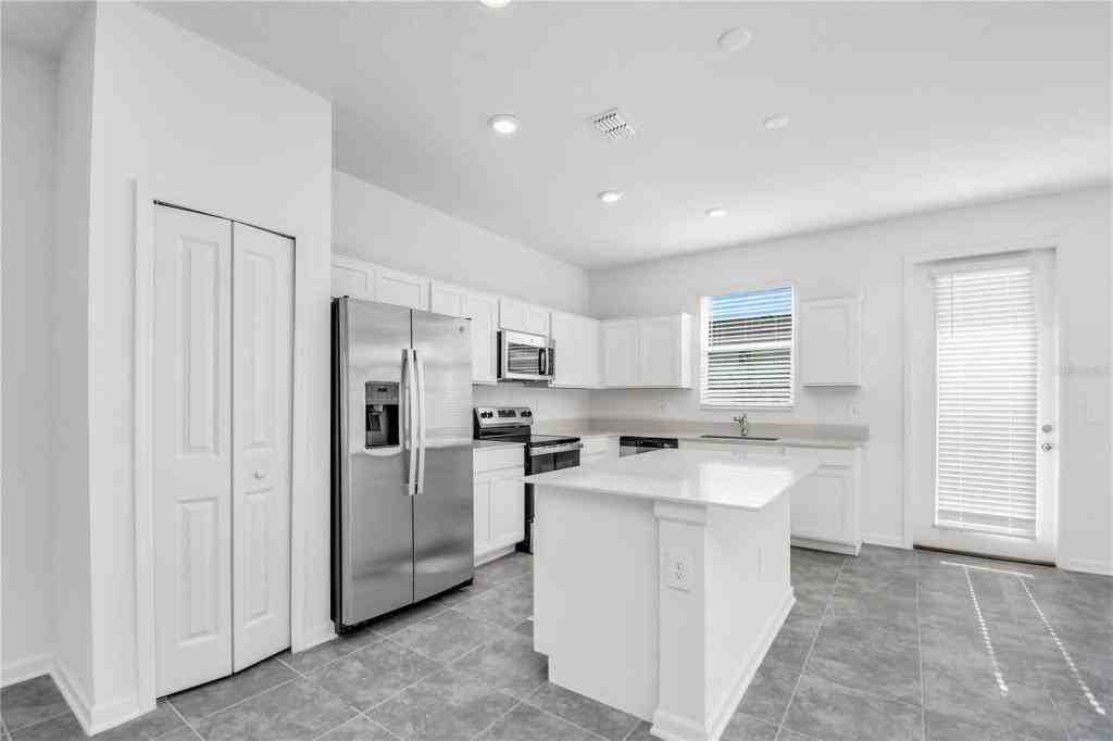 401 Bogey Dr - Photo 3 of 12