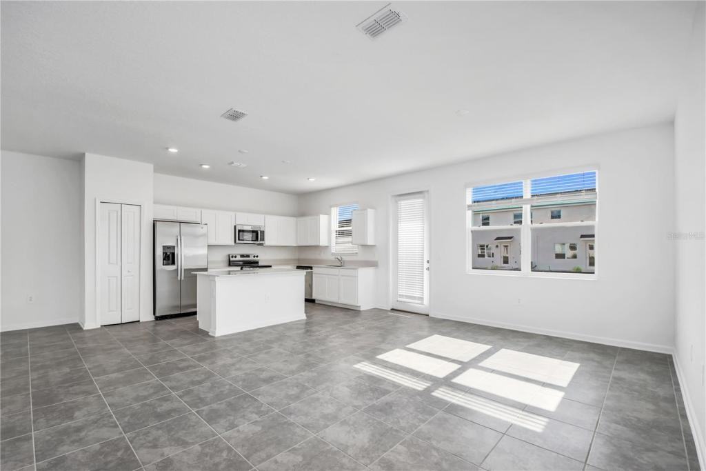 401 Bogey Dr - Photo 4 of 12