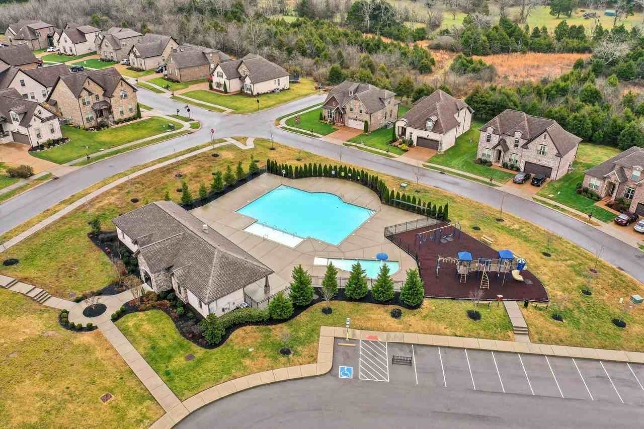 196 Karen Dr - Photo 2 of 25