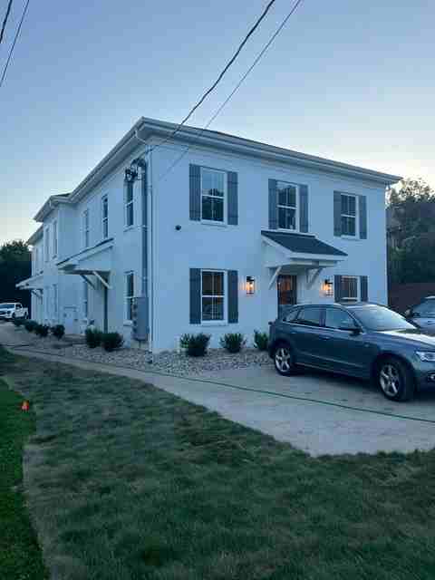 238 Chenoweth Ln #202