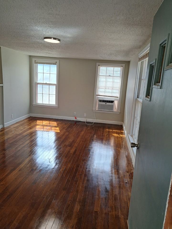 844 Chestnut St - Photo 2 of 14