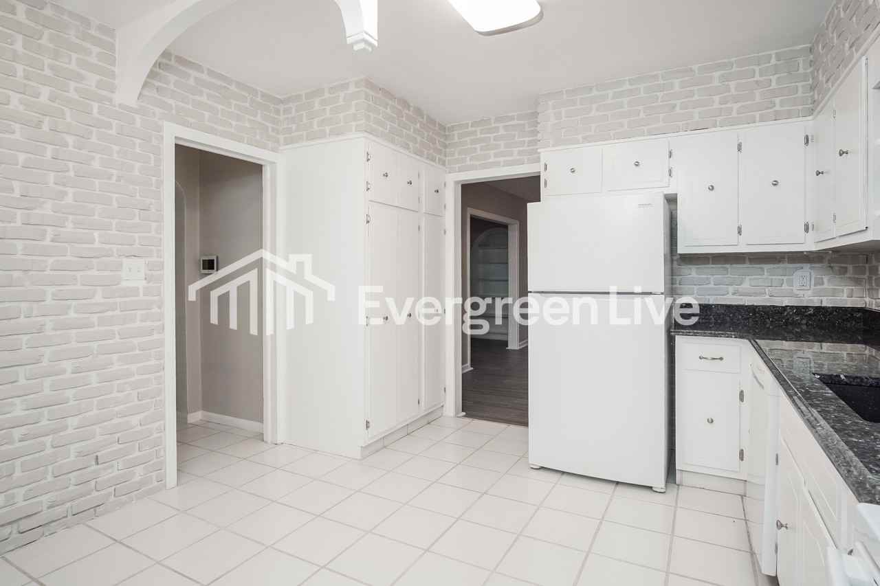 408 Tremont Ave - Photo 6 of 15
