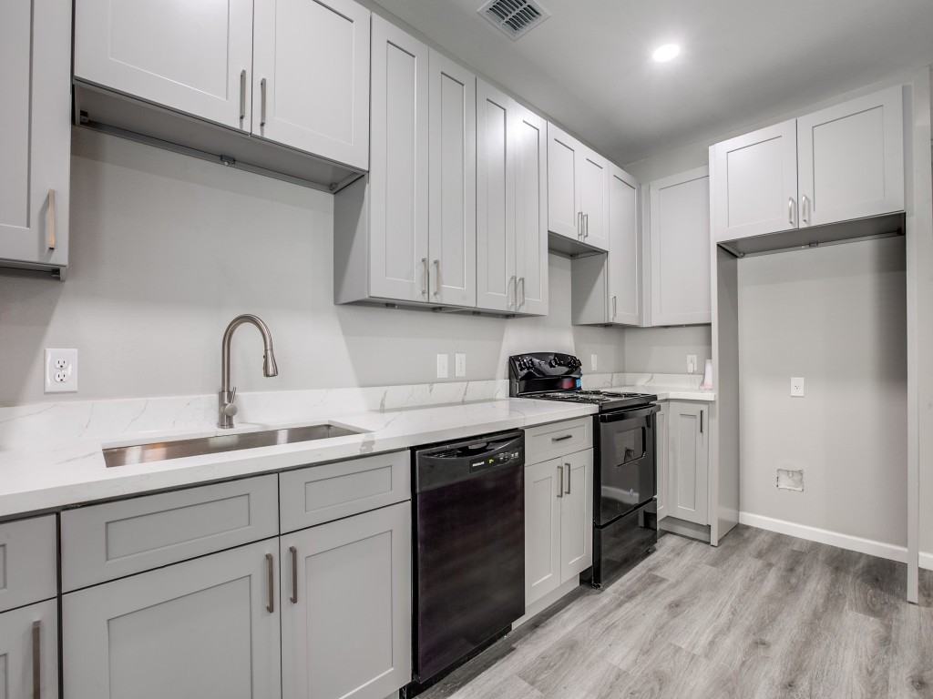2910 S Laredo St #2 - Photo 5 of 28