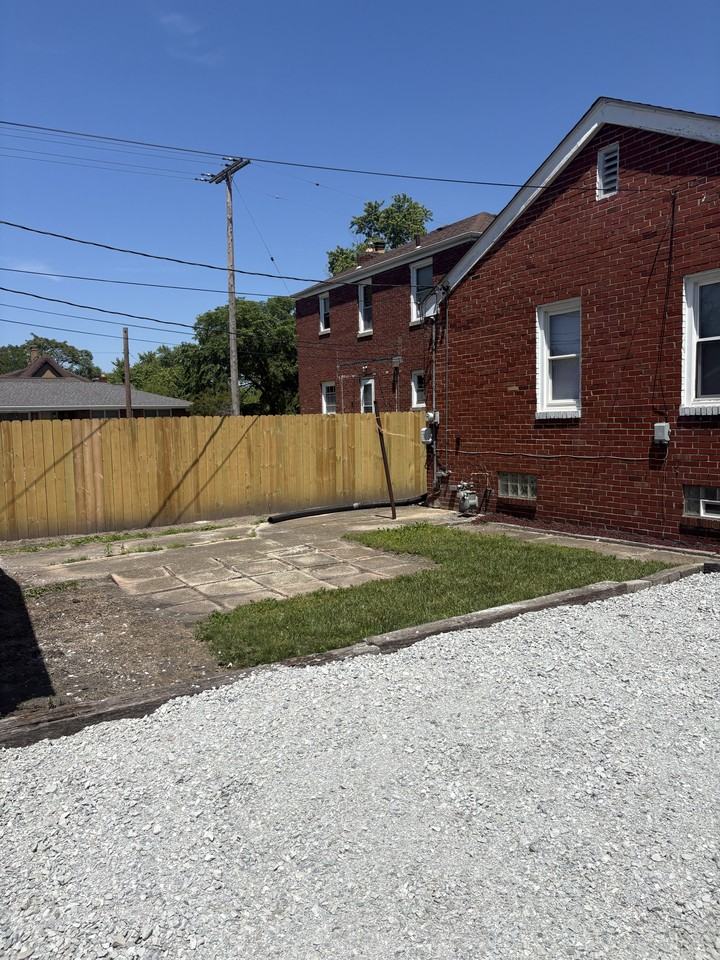3708 Harrison St - Photo 4 of 11