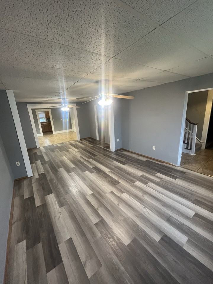 237 S East St - Photo 3 of 25
