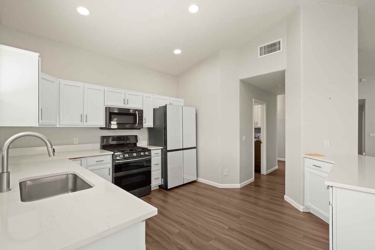 2729 Cartegena Dr - Photo 2 of 32