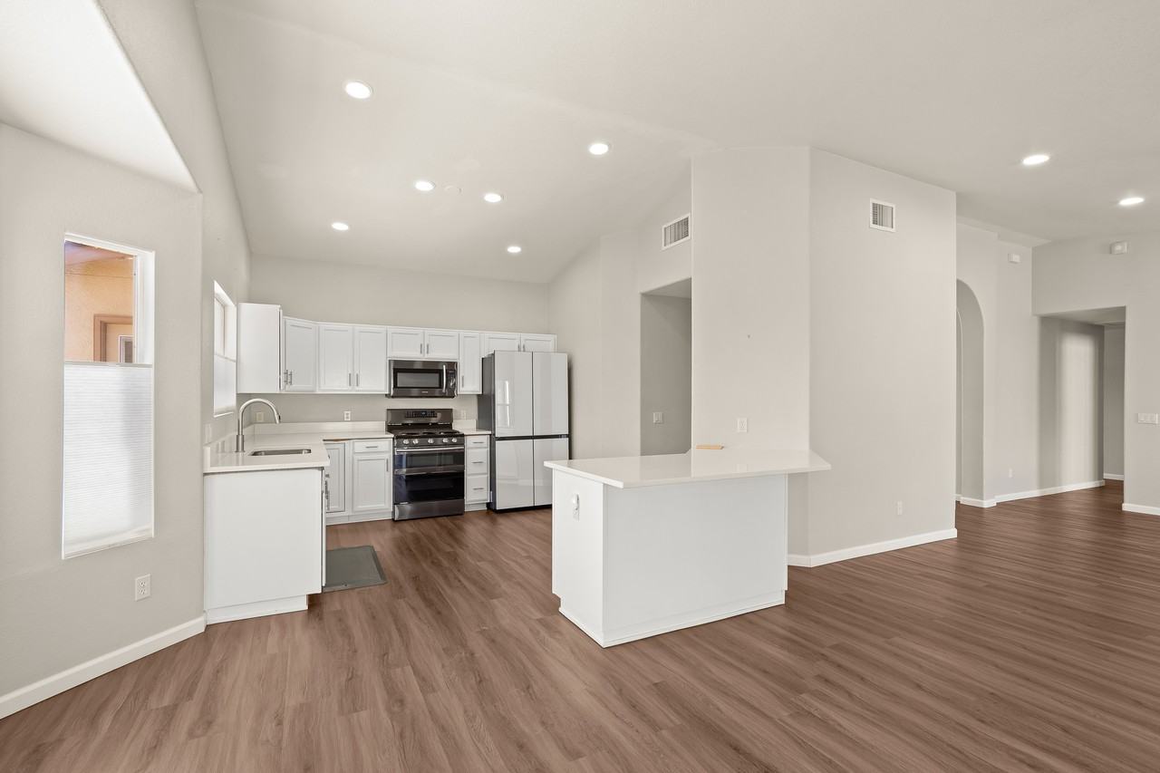 2729 Cartegena Dr - Photo 4 of 32