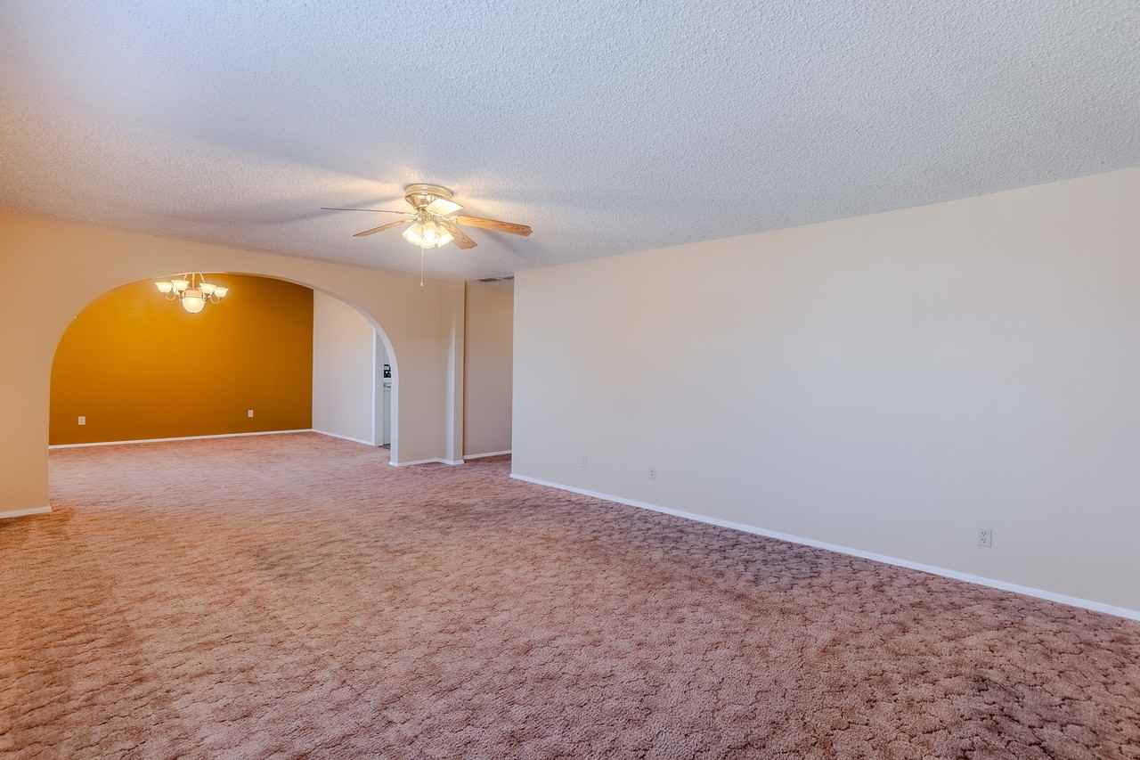1121 Wallace St - Photo 6 of 23