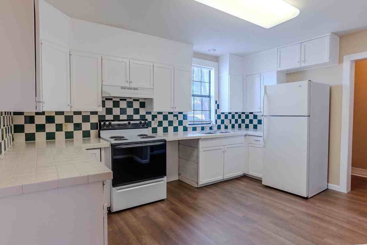 1121 Wallace St - Photo 7 of 23