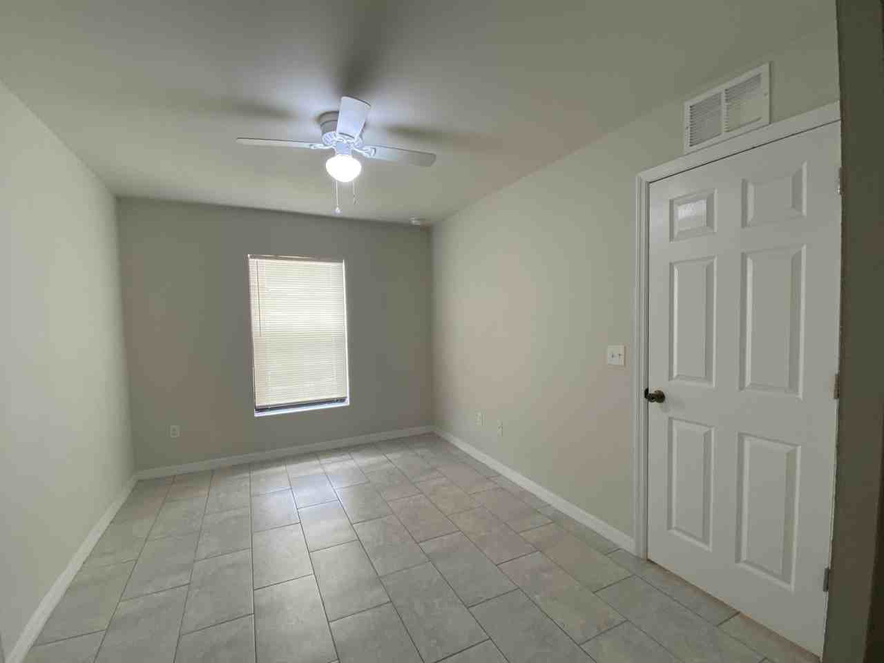 1020 Se 12th Ter - Photo 4 of 13