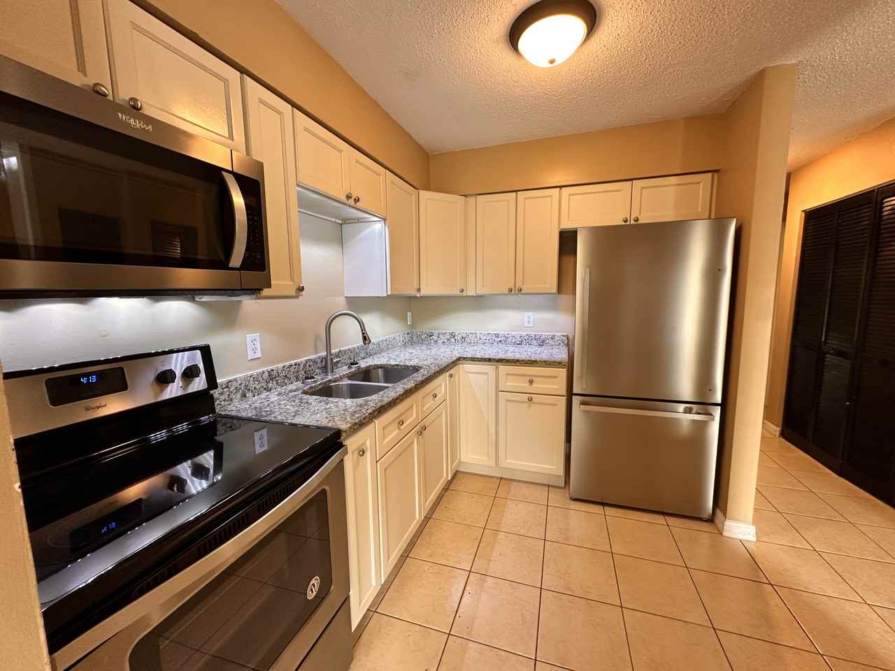 1805 Se 15th Pl #2 - Photo 2 of 16