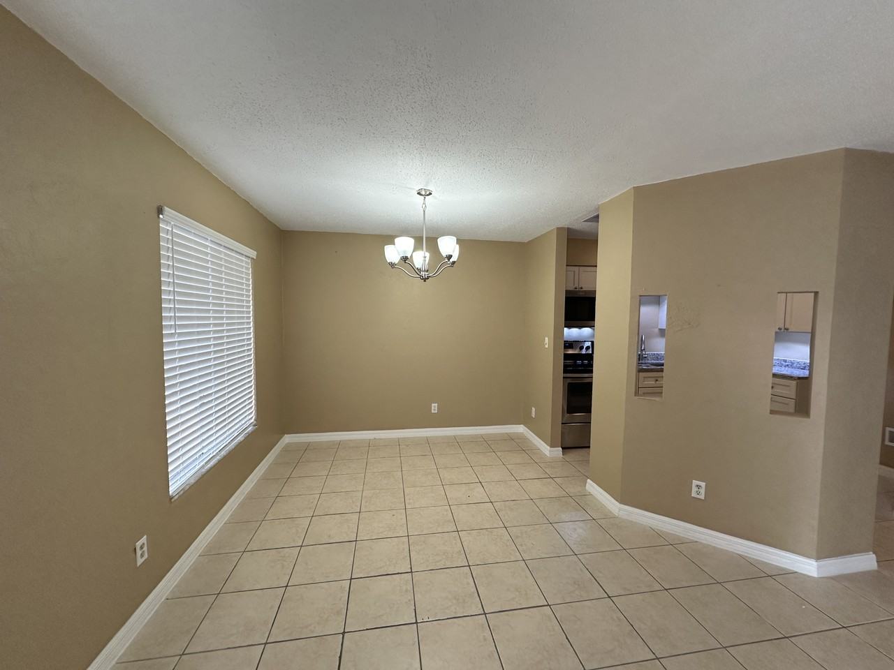1805 Se 15th Pl #2 - Photo 7 of 16