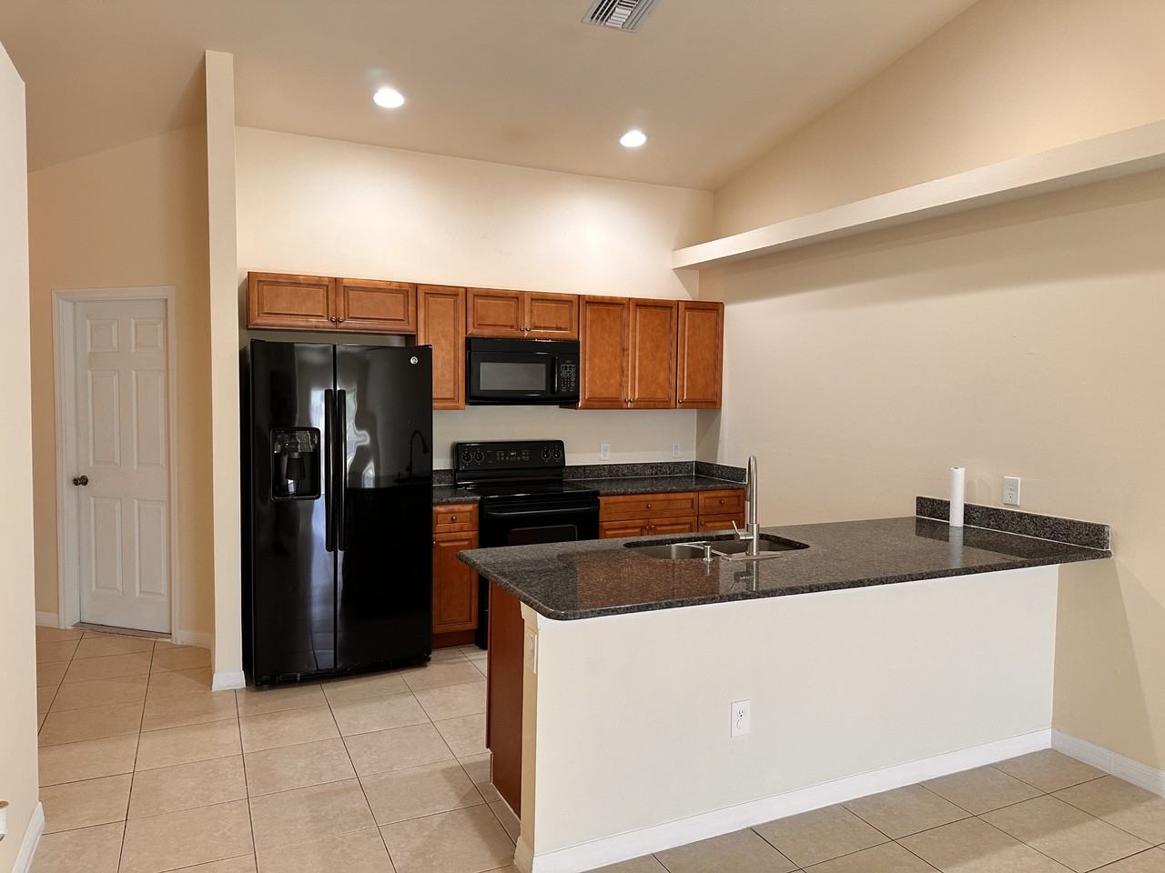 914 Se 8th St - Photo 4 of 20