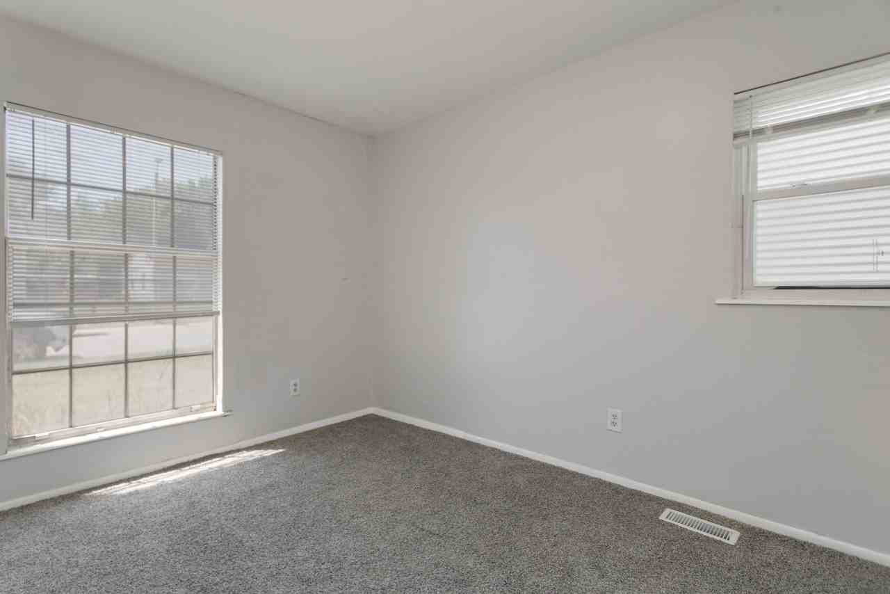 1333 Southlea Dr - Photo 4 of 18