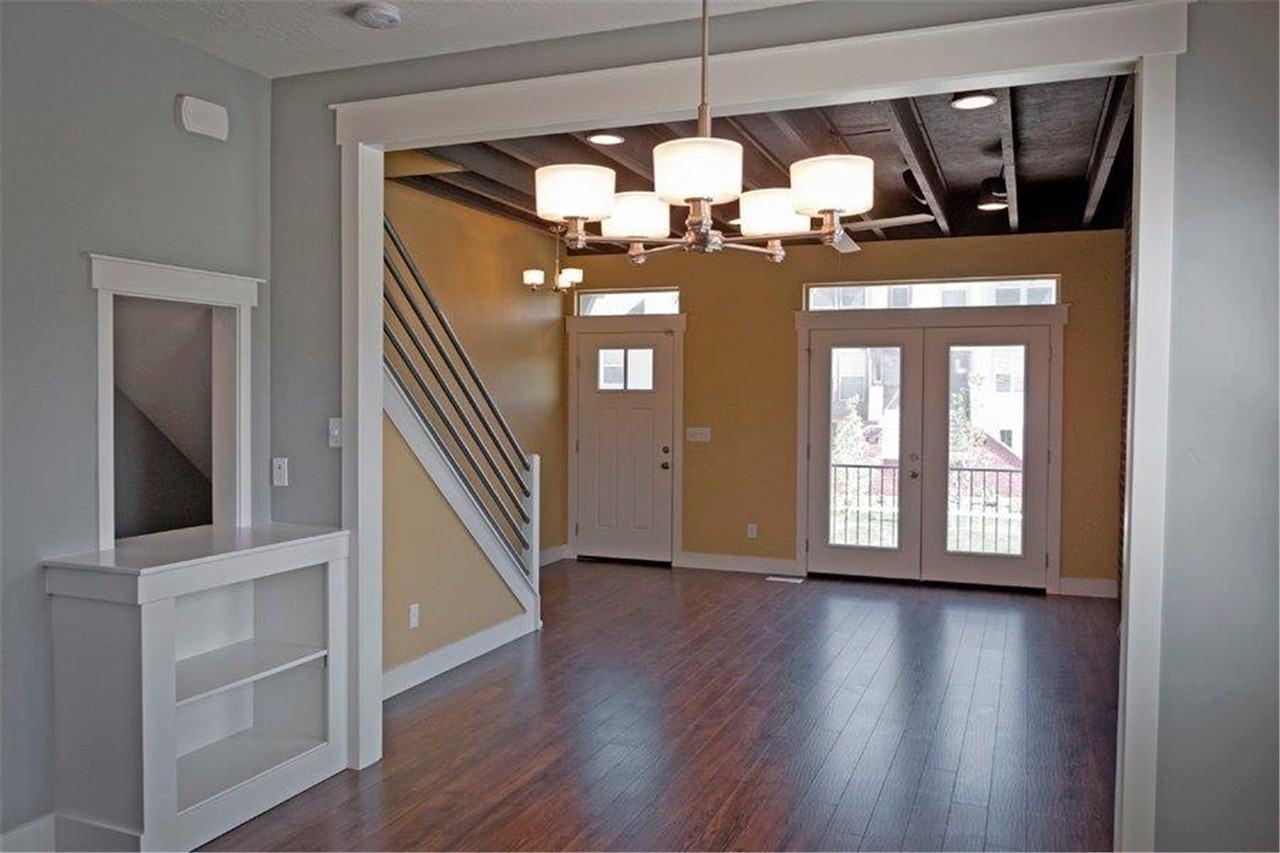 430 W Long Creek Ln - Photo 2 of 13