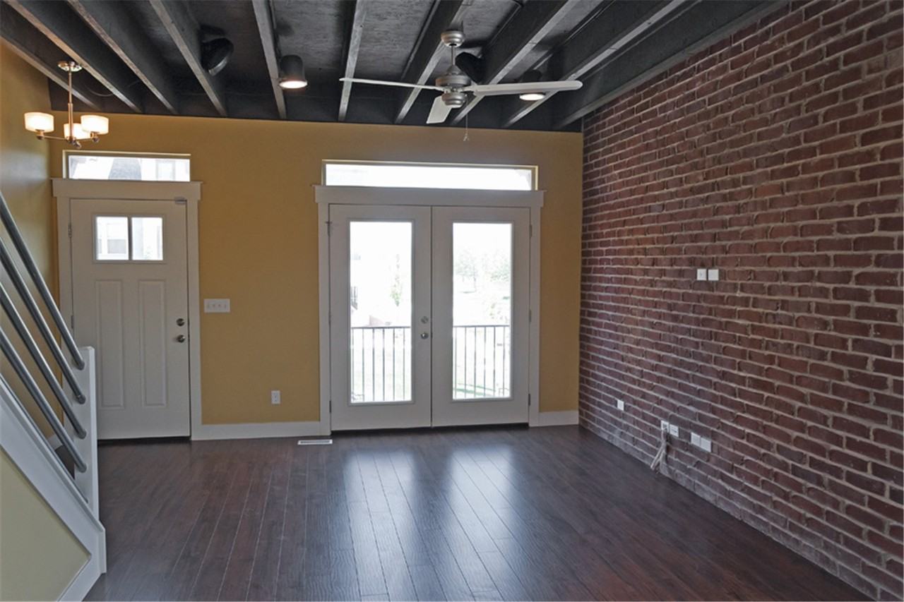 430 W Long Creek Ln - Photo 3 of 13