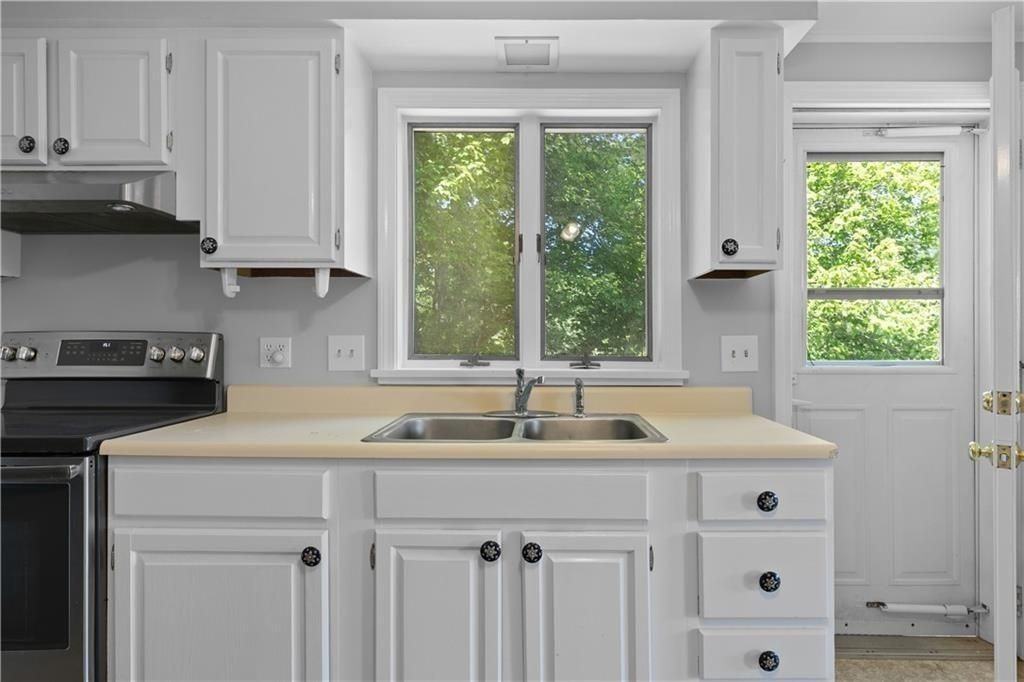 32 Prince Henry Ave - Photo 6 of 19