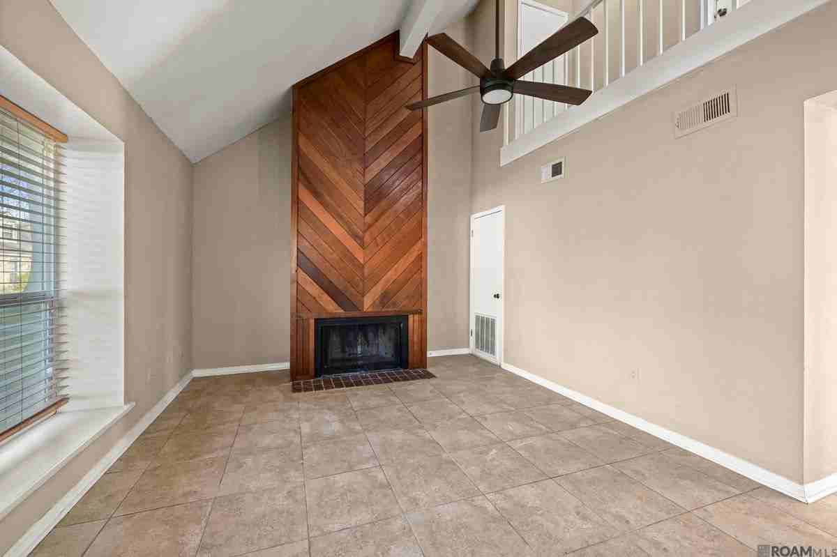 1412 Sharlo Ave - Photo 3 of 21