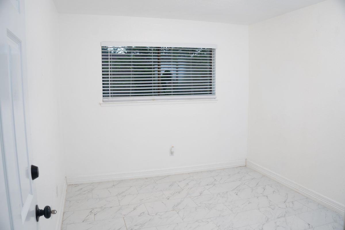 3030 Shawnee Dr - Photo 2 of 19