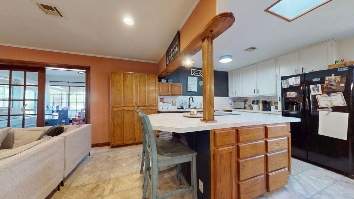 1917 Green Meadows Dr - Photo 3 of 5