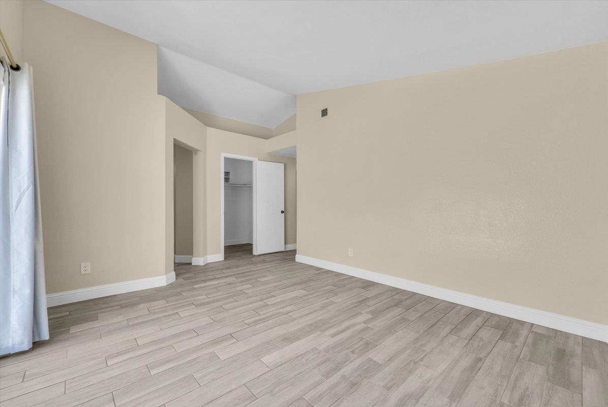 501 Roosevelt St - Photo 5 of 30