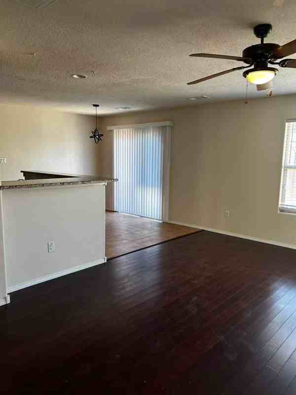10916 Fort Point Ln Ne - Photo 5 of 27