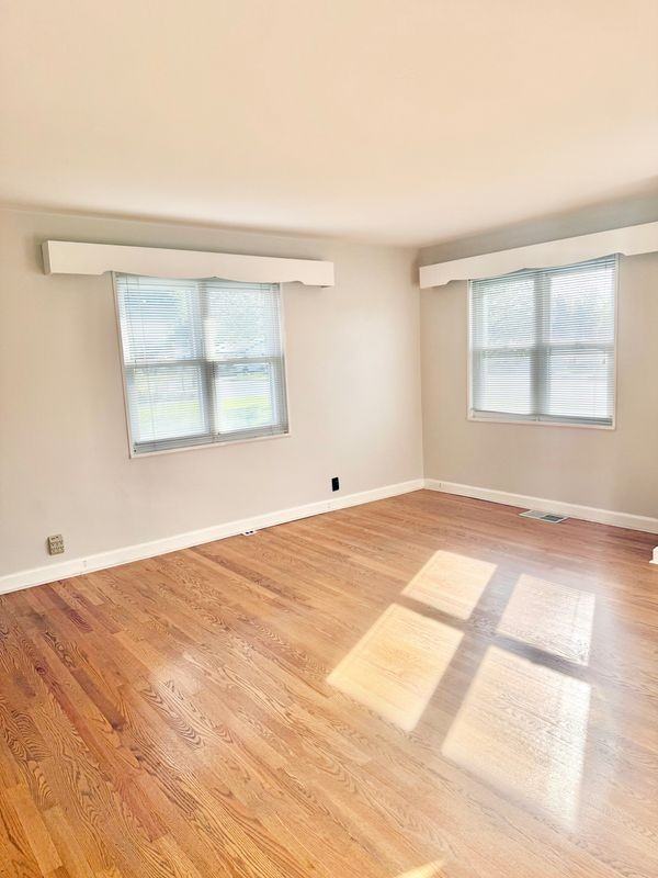 1104 Glenwood Ave - Photo 5 of 8
