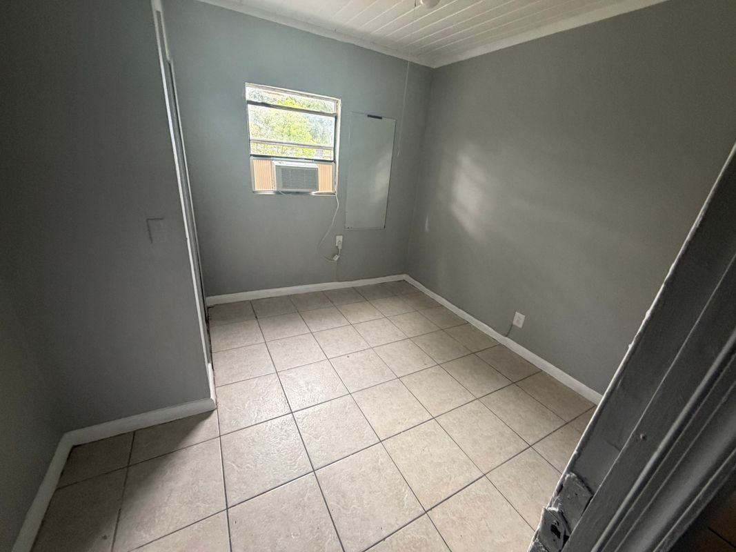 1324 44th St ##B - Photo 4 of 5