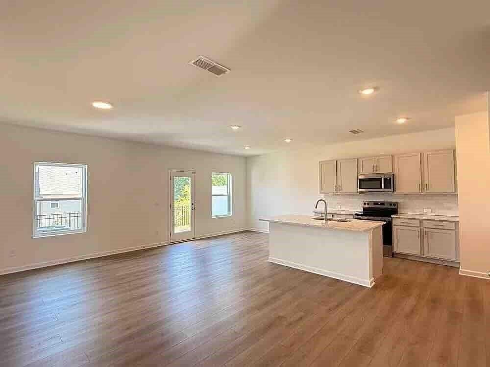 6761 Armonia Dr - Photo 3 of 17