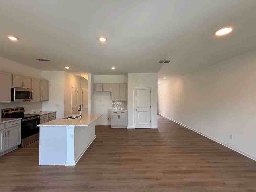 6761 Armonia Dr - Photo 4 of 17