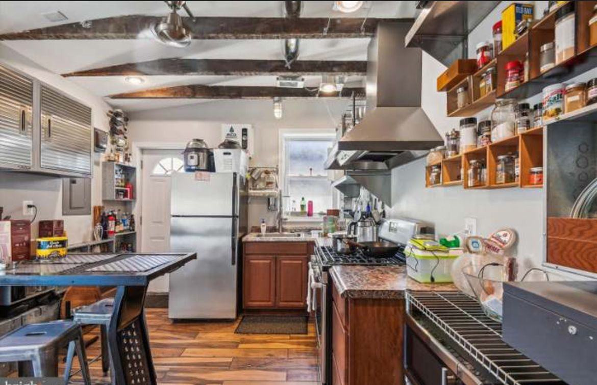 300 E 25th St - Photo 2 of 10