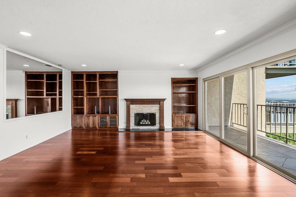2700 E Panorama Dr ##304 - Photo 5 of 29