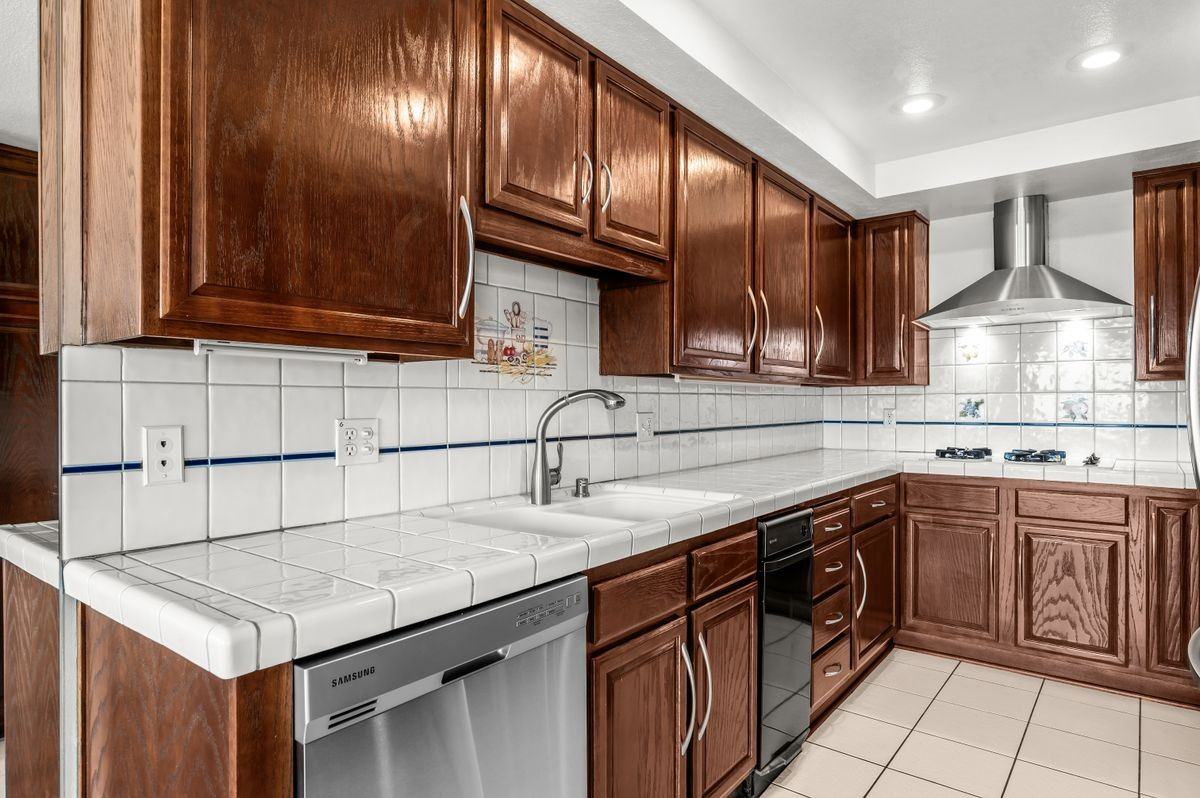 2700 E Panorama Dr ##304 - Photo 7 of 29