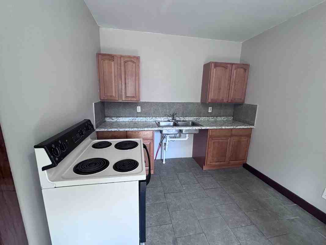 32 Linnell St - Photo 5 of 16