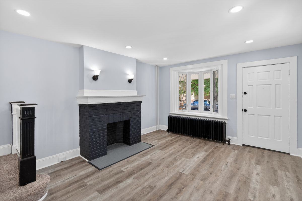 344 Gardner Ave - Photo 2 of 16