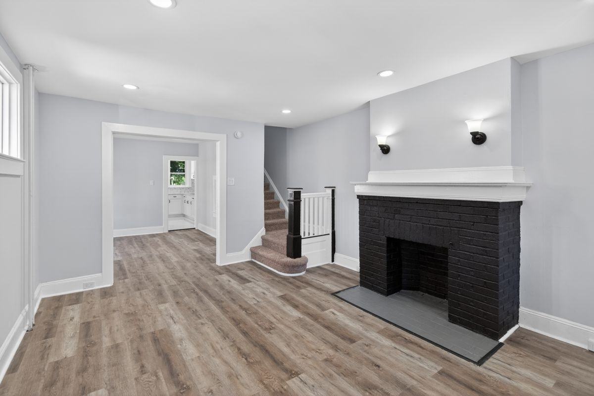 344 Gardner Ave - Photo 3 of 16