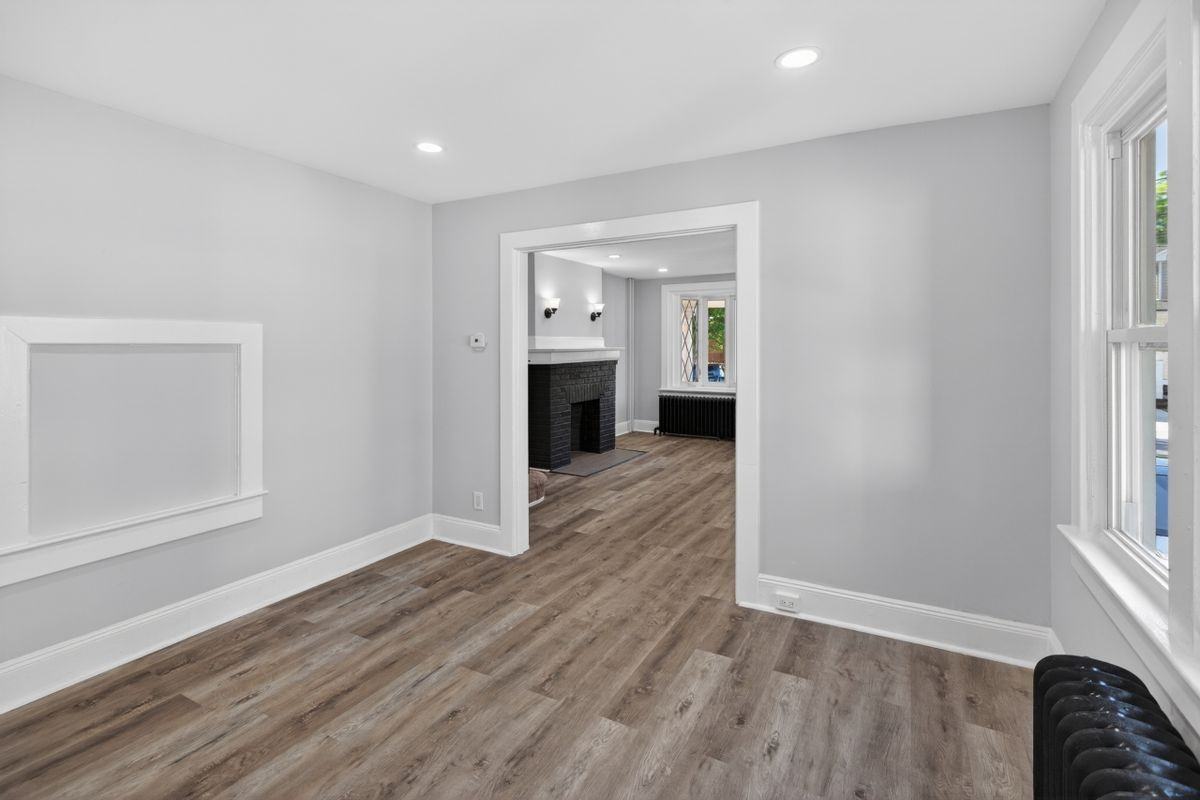 344 Gardner Ave - Photo 4 of 16