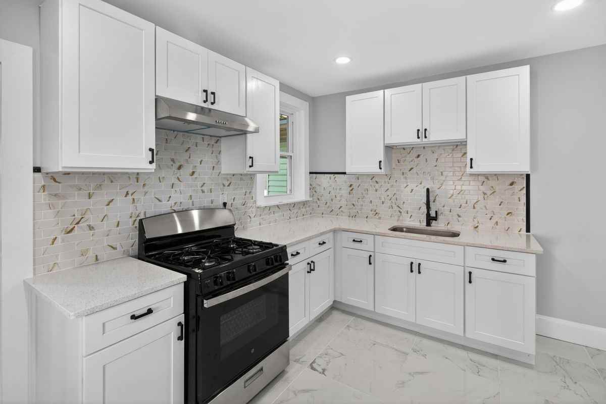 344 Gardner Ave - Photo 5 of 16