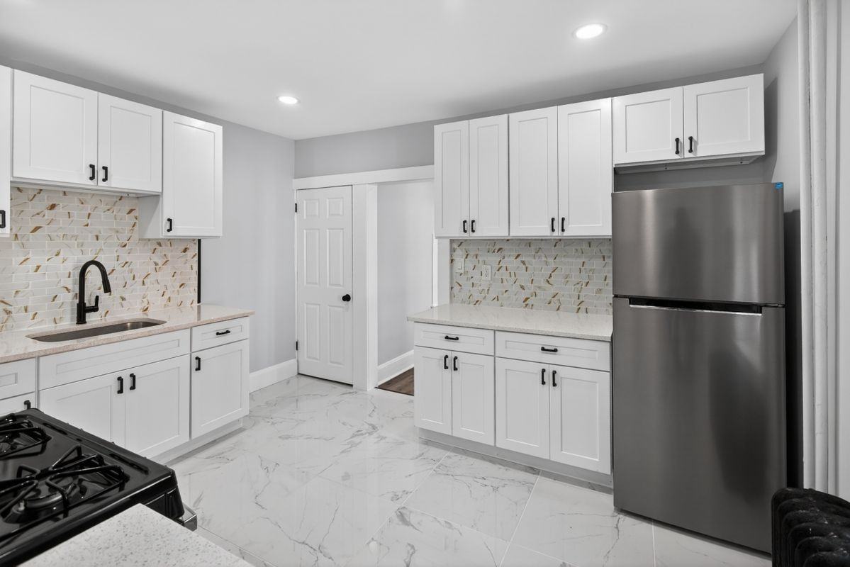 344 Gardner Ave - Photo 6 of 16