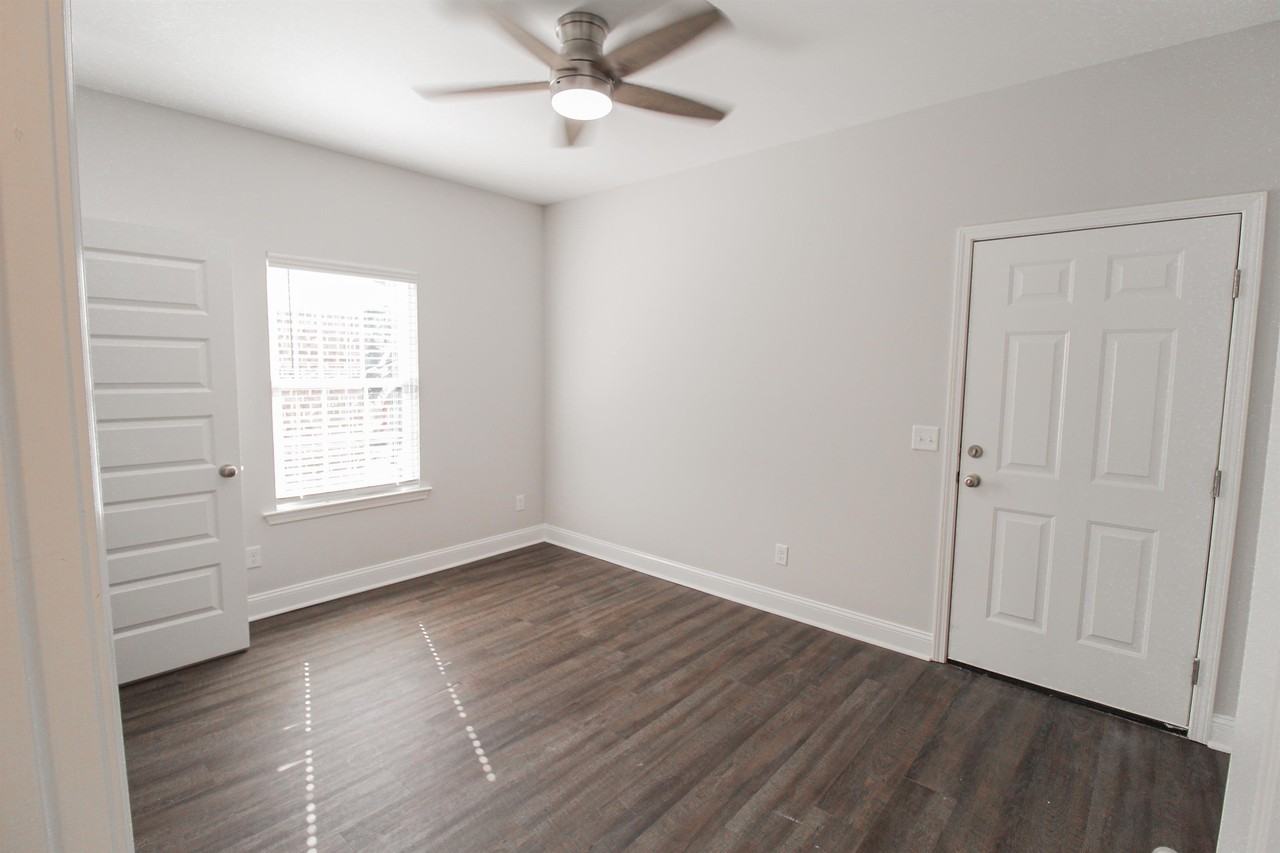 130 Briarwood Rd #116 - Photo 2 of 12