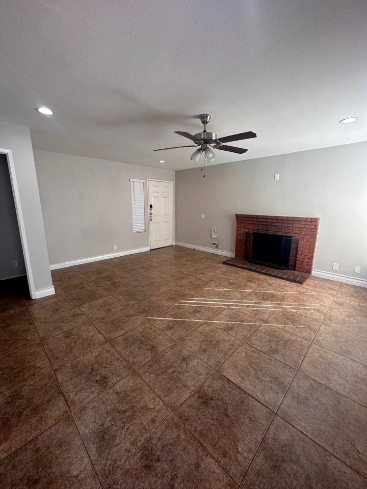 11929 Sugar Creek Ct - Photo 3 of 24