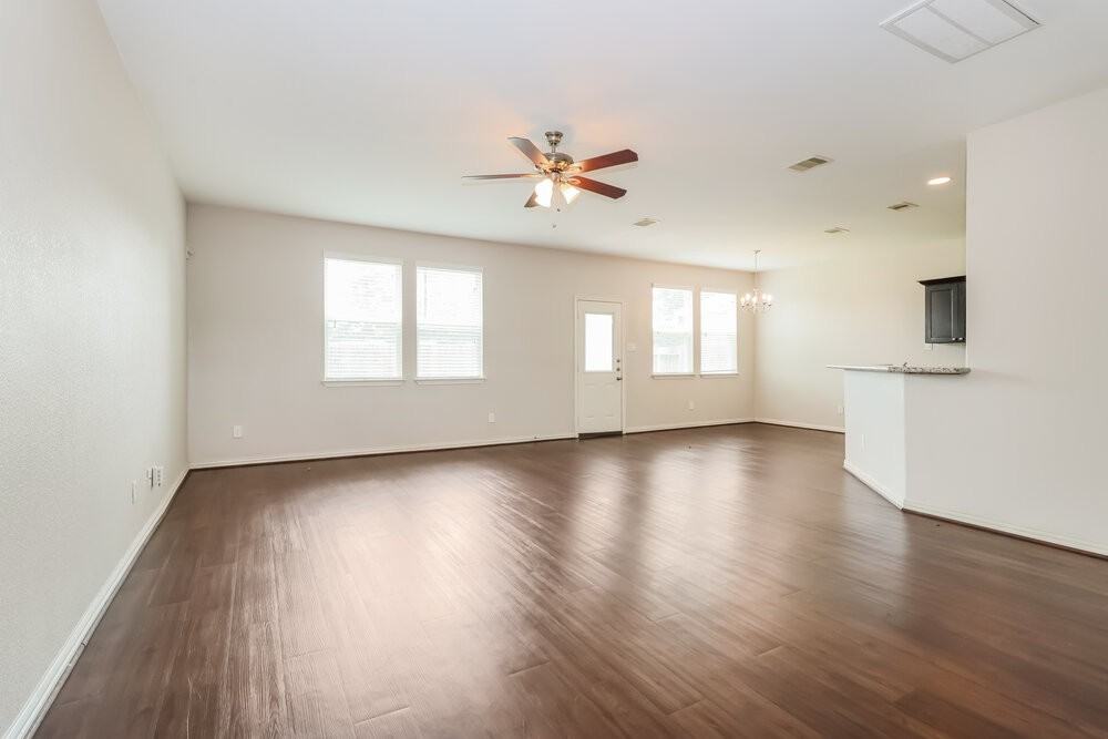 2802 Mesquite Ridge Dr - Photo 5 of 17