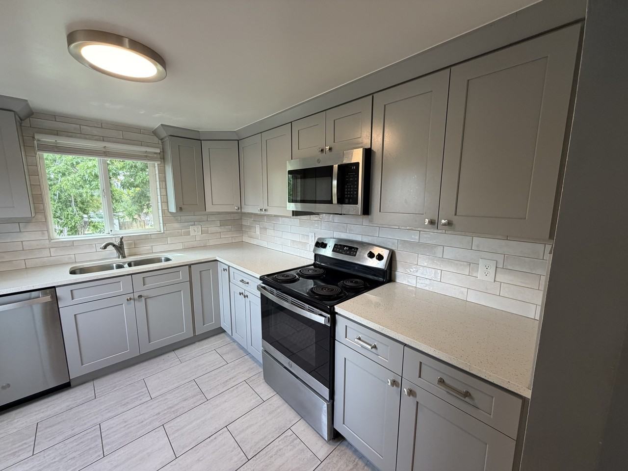 5385 S Crocker St - Photo 2 of 15