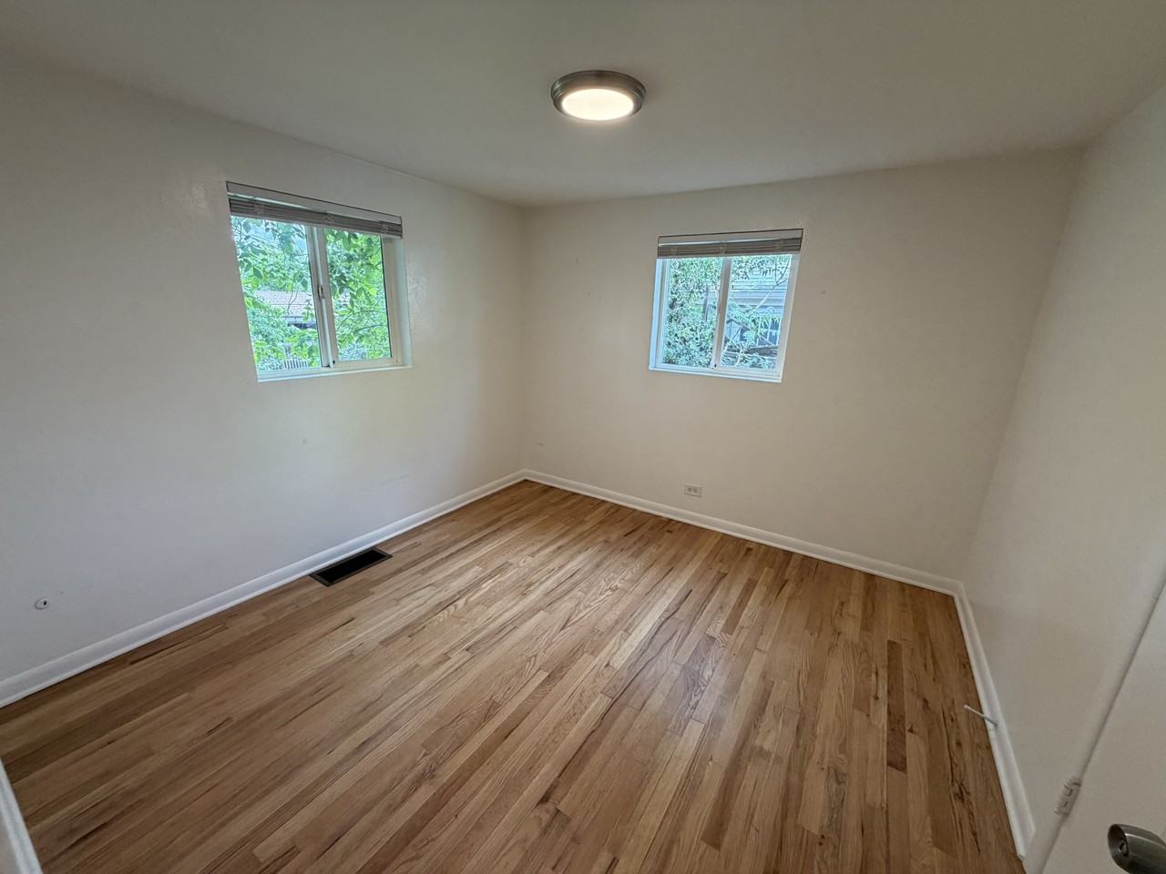 5385 S Crocker St - Photo 6 of 15