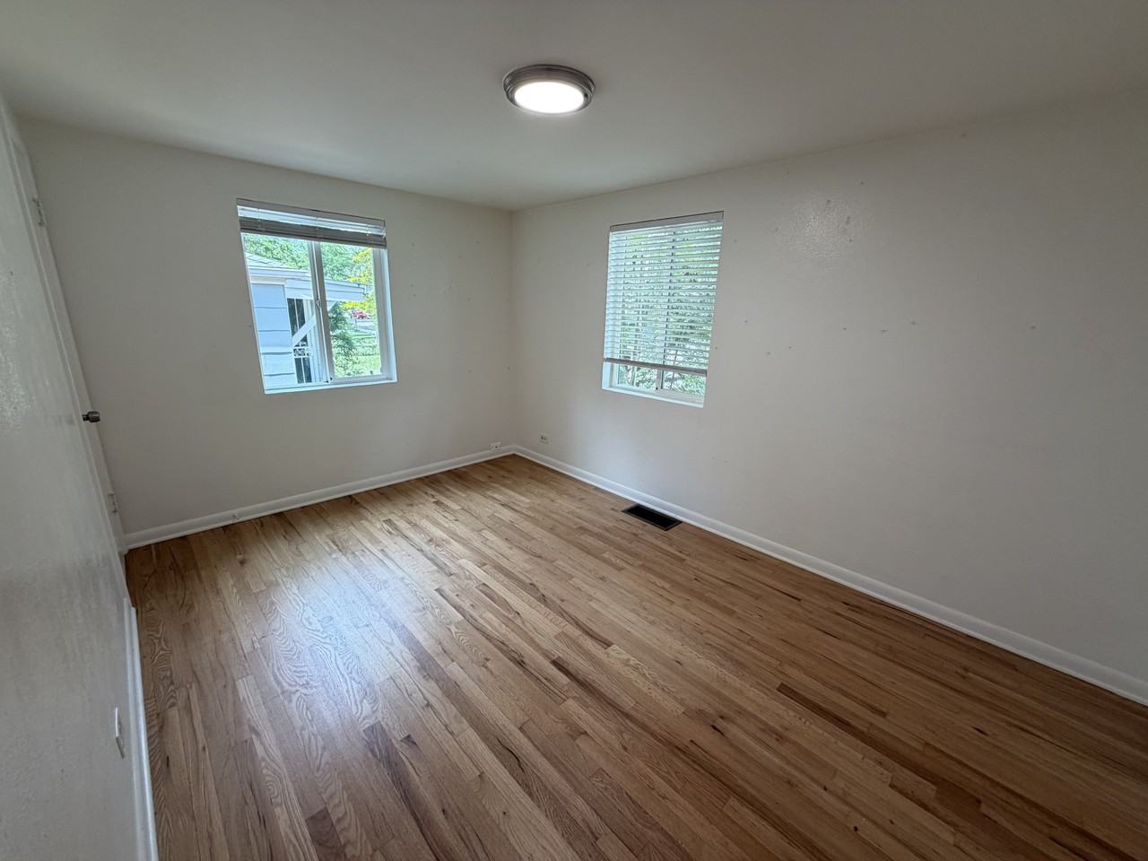 5385 S Crocker St - Photo 3 of 15