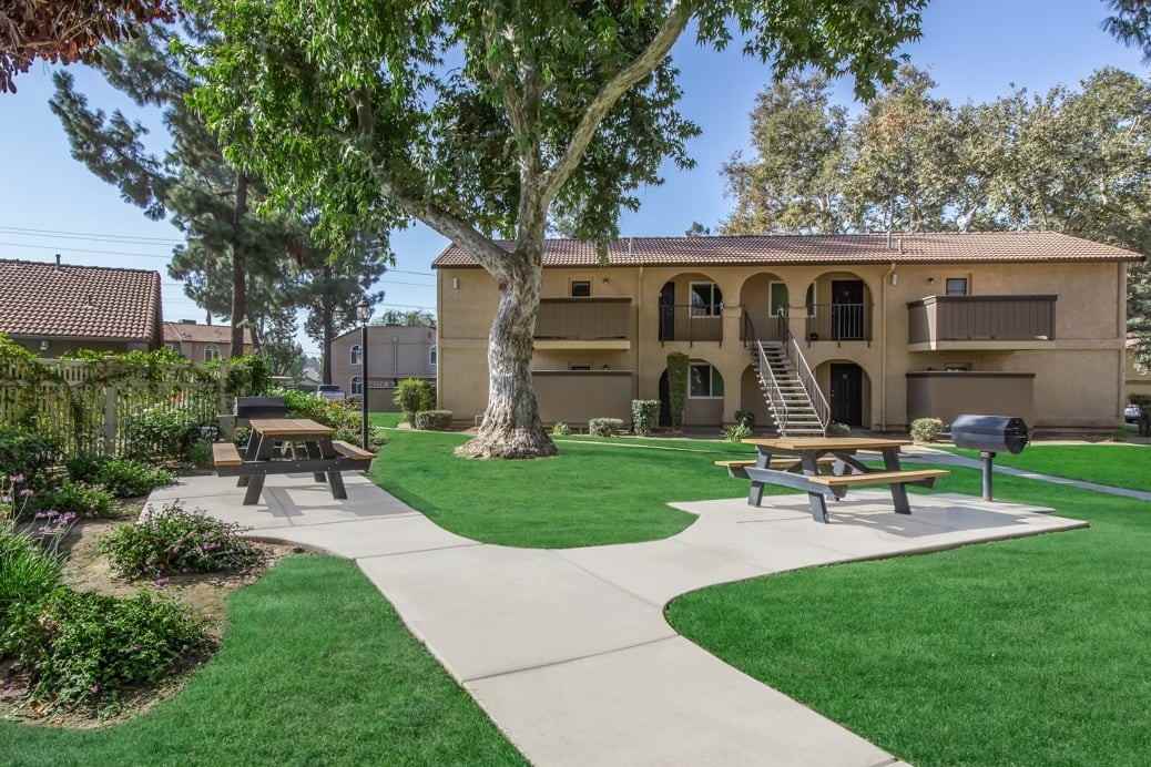 Oak View Apartments - Photo 2 of 15